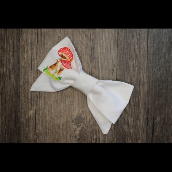 Mini Mushroom Bow - Picture 2 of 5